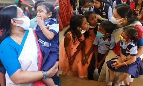 പ്രളയത്തില്‍ കൈകളിലെത്തിയ കുരുന്നിനെ അക്ഷര ലോകത്തേക്കും കൈപിടിച്ച് മന്ത്രി