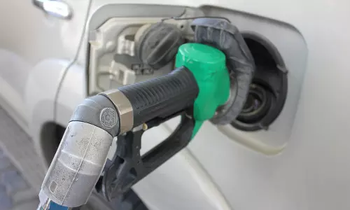 യു.എ.ഇയില്‍ എണ്ണവില സര്‍വകാല റെക്കോഡില്‍;  പെട്രോള്‍ വില ലിറ്ററിന് നാല് ദിര്‍ഹം കടന്നു