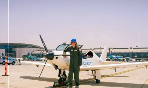 ഒറ്റക്ക് ഒരു വിമാനമെടുത്ത് പതിനാറാം വയസിൽ ലോകം ചുറ്റാനിറങ്ങിയ മാക്ക് റുഥർഫോർഡ്‌ ഒമാനിൽ