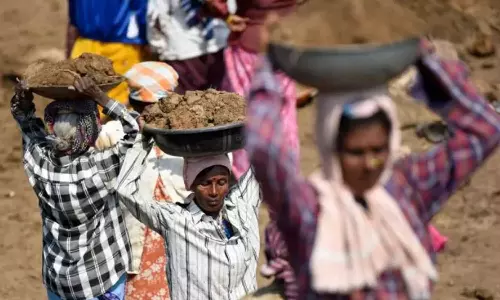 ഇതരസംസ്ഥാനക്കാരുടെ സുരക്ഷ ഉറപ്പാക്കുമെന്ന് വനിത കമ്മീഷൻ; നടപടി ശാന്തൻ പാറയിലെ കൂട്ടബലാംത്സഗത്തിന്റെ പശ്ചാത്തലത്തിൽ