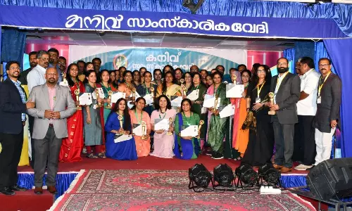 കോവിഡ് കാല സേവനങ്ങള്ക്ക് ആരോഗ്യ പ്രവര്ത്തകര്ക്ക് കനിവ് സാംസ്കാരിക വേദിയുടെ അംഗീകാരം കോവിഡ് കാല സേവനങ്ങള്ക്ക് ആരോഗ്യ പ്രവര്ത്തകര്ക്ക് കനിവ് സാംസ്കാരിക വേദിയുടെ അംഗീകാരം