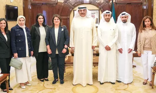 കുവൈത്ത് മുനിസിപ്പല് കൗണ്സിലിലേക്ക് മന്ത്രിസഭ നാമനിര്ദേശം നല്കിയ ആറില് നാലുപേരും വനിതകള് കുവൈത്ത് മുനിസിപ്പല് കൗണ്സിലിലേക്ക് മന്ത്രിസഭ നാമനിര്ദേശം നല്കിയ ആറില് നാലുപേരും വനിതകള്