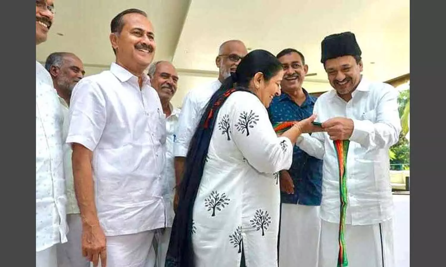 വിദ്വേഷവും വിഭാഗീയതയുമല്ല, ഒരുമയും സ്നേഹവുമാണ് വിജയത്തിന്റെ മാനദണ്ഡമെന്ന് തെളിഞ്ഞു: സാദിഖലി തങ്ങൾ വിദ്വേഷവും വിഭാഗീയതയുമല്ല, ഒരുമയും സ്നേഹവുമാണ് വിജയത്തിന്റെ മാനദണ്ഡമെന്ന് തെളിഞ്ഞു: സാദിഖലി തങ്ങൾ