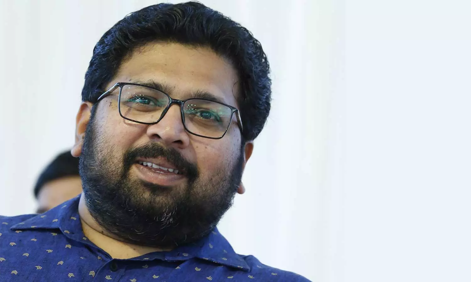 വെള്ളിയാഴ്ച ഉച്ചയ്ക്ക് ഇടതുപക്ഷത്തെ ഒരു പ്രധാന നേതാവ് വീട്ടിൽ വന്ന് നമസ്കരിച്ചോട്ടെ എന്നു ചോദിച്ചെന്ന് പ്രവര്ത്തകന് പറഞ്ഞു- കെ.എസ് ശബരീനാഥൻ വെള്ളിയാഴ്ച ഉച്ചയ്ക്ക് ഇടതുപക്ഷത്തെ ഒരു പ്രധാന നേതാവ് വീട്ടിൽ വന്ന് നമസ്കരിച്ചോട്ടെ എന്നു ചോദിച്ചെന്ന് പ്രവര്ത്തകന് പറഞ്ഞു- കെ.എസ് ശബരീനാഥൻ