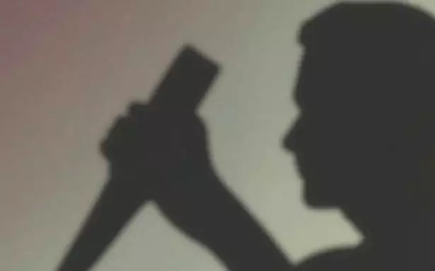 ഉറങ്ങിക്കിടന്ന കാമുകിയെ കുത്തിപ്പരുക്കേല്‍പ്പിച്ച  യുവാവിന് ദുബൈയില്‍ ജയില്‍ ശിക്ഷ