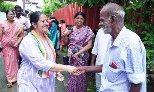 തൃക്കാക്കര കൈവിടില്ല: അമ്പലത്തിലും പള്ളിയിലും പോയ ശേഷം ഉമ തോമസ് വോട്ടെണ്ണല്‍ കേന്ദ്രത്തിലേക്ക്
