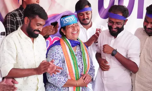 വിജയം ഉറപ്പിച്ച് യു.ഡി.എഫ് പ്രവര്‍ത്തകര്‍; ആഹ്ലാദപ്രകടനം തുടങ്ങി