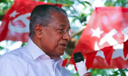 ആദ്യ ടെസ്റ്റില്‍ തോറ്റു; ആഘാതം പിണറായിക്ക്