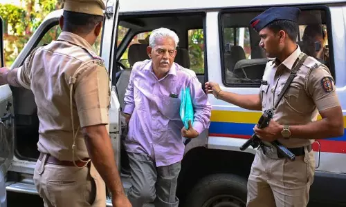 ഹിന്ദുത്വ, സംഘപരിവാർ, യുഎപിഎ; വരവര റാവുവിന്റെ കവിതകൾക്ക് സെൻസർഷിപ്പ്