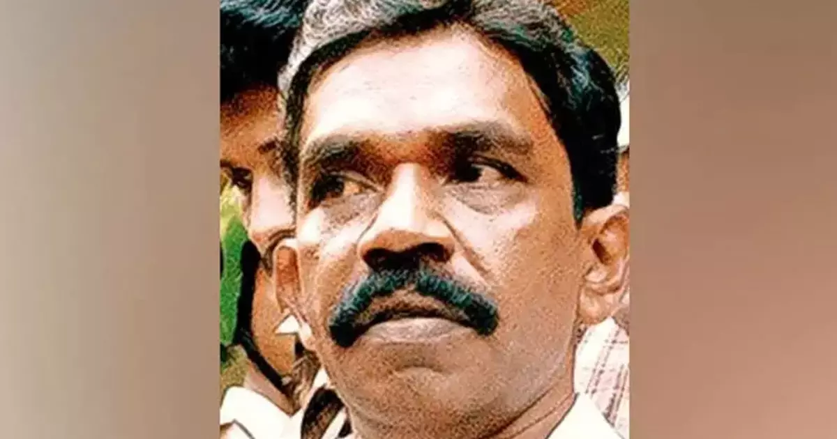 മണിച്ചന്റെ മോചനം: ഗവര്ണറുടെ ചോദ്യങ്ങള്ക്ക് സര്ക്കാരിന്റെ മറുപടി വൈകുന്നു മണിച്ചന്റെ മോചനം: ഗവര്ണറുടെ ചോദ്യങ്ങള്ക്ക് സര്ക്കാരിന്റെ മറുപടി വൈകുന്നു