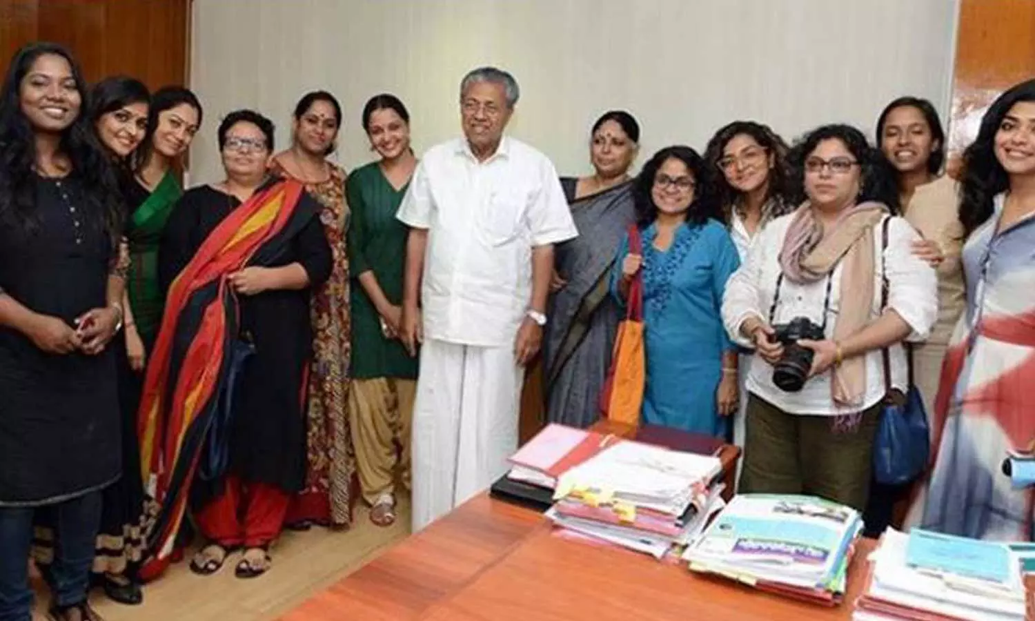 സ്ത്രീകൾക്കെതിരായ അക്രമങ്ങളിൽ യൂ ടേൺ എടുക്കുന്നു; മുഖ്യമന്ത്രിയുടെ ഓഫീസിനെതിരെ ഗുരുതര ആരോപണവുമായി ഡബ്ല്യു.സി.സി സ്ത്രീകൾക്കെതിരായ അക്രമങ്ങളിൽ യൂ ടേൺ എടുക്കുന്നു; മുഖ്യമന്ത്രിയുടെ ഓഫീസിനെതിരെ ഗുരുതര ആരോപണവുമായി ഡബ്ല്യു.സി.സി