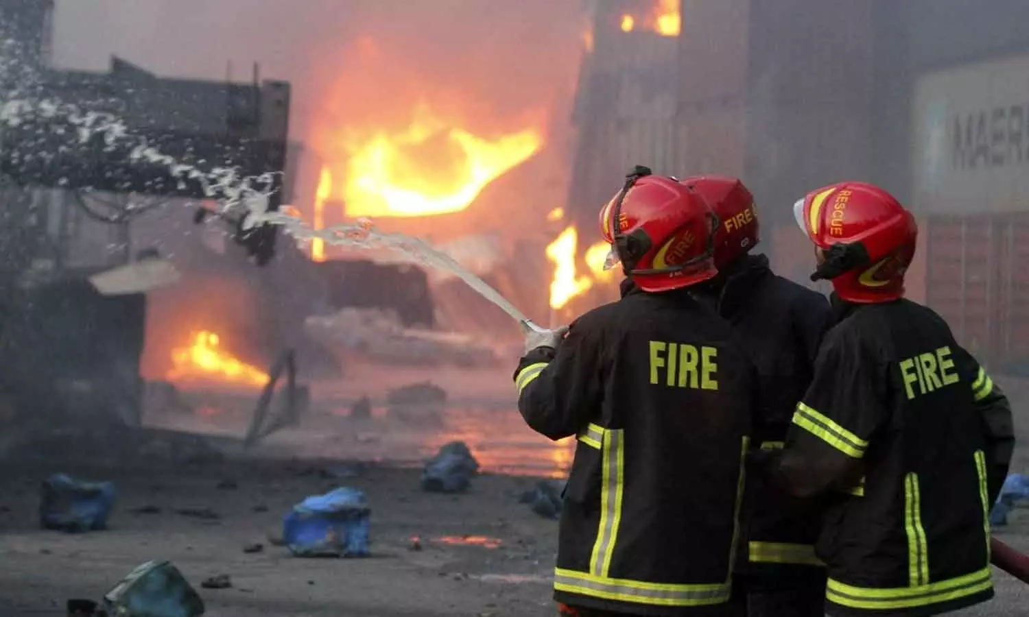 ബംഗ്ലാദേശിലെ ഷിപ്പിങ് കണ്ടെയ്നർ ഡിപ്പോയിൽ വൻതീപിടിത്തം; 35 പേർ കൊല്ലപ്പെട്ടു ബംഗ്ലാദേശിലെ ഷിപ്പിങ് കണ്ടെയ്നർ ഡിപ്പോയിൽ വൻതീപിടിത്തം; 35 പേർ കൊല്ലപ്പെട്ടു