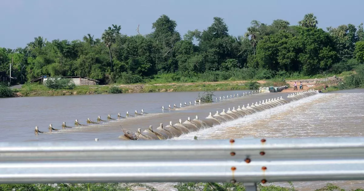 തമിഴ്നാട്ടിലെ കടലൂരില് പുഴയിൽ കുളിക്കാനിറങ്ങിയ ഏഴ് പെൺകുട്ടികൾ മുങ്ങിമരിച്ചു തമിഴ്നാട്ടിലെ കടലൂരില് പുഴയിൽ കുളിക്കാനിറങ്ങിയ ഏഴ് പെൺകുട്ടികൾ മുങ്ങിമരിച്ചു