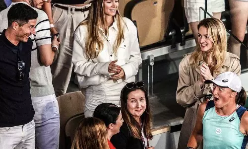 ഗ്യാലറിയിലെ അതിഥിയെ കണ്ട് ഫ്രഞ്ച് ഓപൺ ചാമ്പ്യൻ ഞെട്ടി; വൈറലായി ദൃശ്യങ്ങൾ