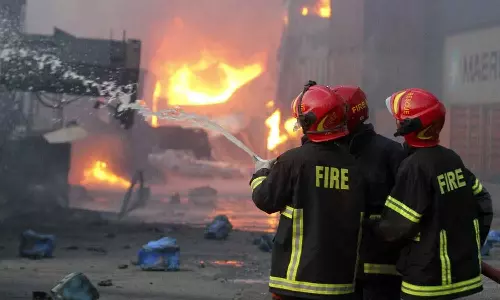 ബംഗ്ലാദേശിലെ ഷിപ്പിങ് കണ്ടെയ്‌നർ ഡിപ്പോയിൽ വൻതീപിടിത്തം; 35 പേർ കൊല്ലപ്പെട്ടു