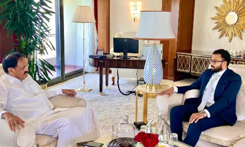 ഉപരാഷ്ട്രപതിയുമായി ജെ.കെ മേനോന് കൂടിക്കാഴ്ച നടത്തി ഉപരാഷ്ട്രപതിയുമായി ജെ.കെ മേനോന് കൂടിക്കാഴ്ച നടത്തി