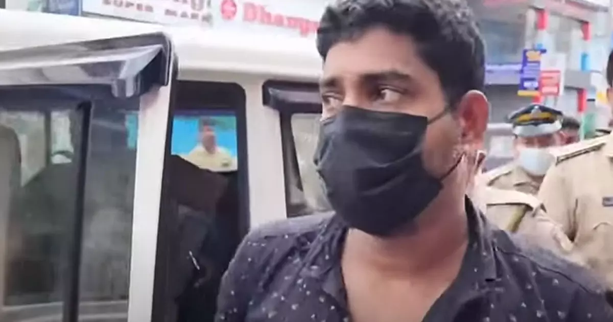 നാരങ്ങ, മദ്യം, മുറുക്കാന്... മോഷണം നടത്തിയത് തിരുട്ട് ഗ്രാമത്തിലെ കള്ളന്മാരെന്ന് തെറ്റിദ്ധരിപ്പിക്കാന് നീക്കം, യുവാവ് പിടിയില് നാരങ്ങ, മദ്യം, മുറുക്കാന്... മോഷണം നടത്തിയത് തിരുട്ട് ഗ്രാമത്തിലെ കള്ളന്മാരെന്ന് തെറ്റിദ്ധരിപ്പിക്കാന് നീക്കം, യുവാവ് പിടിയില്