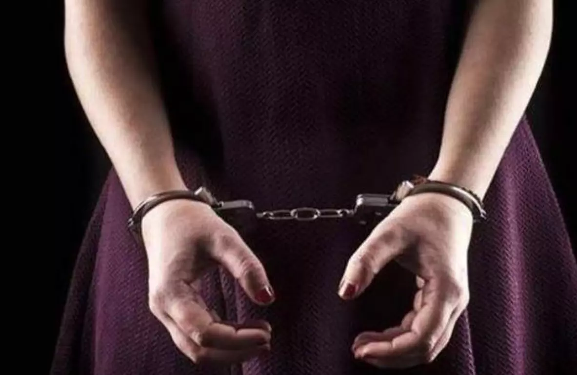 അഞ്ചുവര്ഷത്തോളം പീഡനം; 16 കാരിയുടെ അണ്ഡം വിറ്റ് പണമുണ്ടാക്കിയ അമ്മയും രണ്ടാനച്ഛനും അറസ്റ്റിൽ അഞ്ചുവര്ഷത്തോളം പീഡനം; 16 കാരിയുടെ അണ്ഡം വിറ്റ് പണമുണ്ടാക്കിയ അമ്മയും രണ്ടാനച്ഛനും അറസ്റ്റിൽ