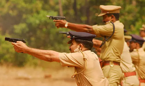 പൊതുജനങ്ങൾക്കും ആയുധ പരിശീലനം നൽകാനൊരുങ്ങി പൊലീസ് പൊതുജനങ്ങൾക്കും ആയുധ പരിശീലനം നൽകാനൊരുങ്ങി പൊലീസ്