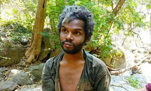 അട്ടപ്പാടി മധു കേസ്: സാക്ഷികളെ സ്വാധീനിക്കാൻ ശ്രമം നടക്കുന്നതായി കുടുംബം അട്ടപ്പാടി മധു കേസ്: സാക്ഷികളെ സ്വാധീനിക്കാൻ ശ്രമം നടക്കുന്നതായി കുടുംബം