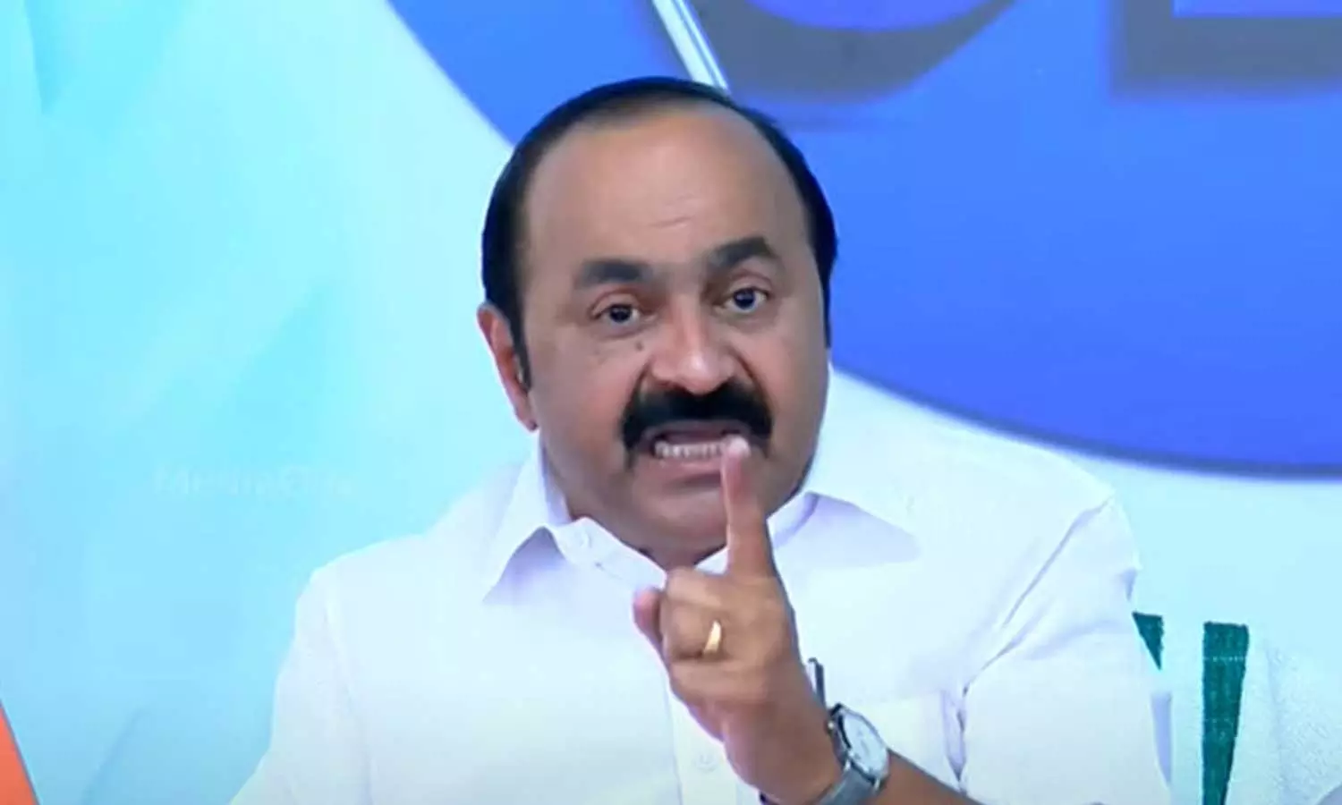 ഉമ്മൻചാണ്ടിക്ക് ഒരു നീതിയും പിണറായി വിജയന് മറ്റൊരു നീതിയും പറ്റില്ല : വി.ഡി സതീശൻ