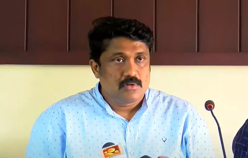 സ്വപ്നയുടെ ആരോപണം ആർ.എസ്.എസ് ഗൂഢാലോചന, പി.സി ജോർജ് വെറും ചട്ടുകം; സർക്കാർ അന്വേഷണം പ്രഖ്യാപിക്കണമെന്ന് ഡി.വൈ.എഫ്.ഐ സ്വപ്നയുടെ ആരോപണം ആർ.എസ്.എസ് ഗൂഢാലോചന, പി.സി ജോർജ് വെറും ചട്ടുകം; സർക്കാർ അന്വേഷണം പ്രഖ്യാപിക്കണമെന്ന് ഡി.വൈ.എഫ്.ഐ