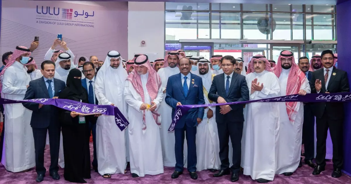 ലുലു ഗ്രൂപ്പിന്റെ പുതിയ മാള് ജിദ്ദ റവാബിയില് തുറന്നു ലുലു ഗ്രൂപ്പിന്റെ പുതിയ മാള് ജിദ്ദ റവാബിയില് തുറന്നു
