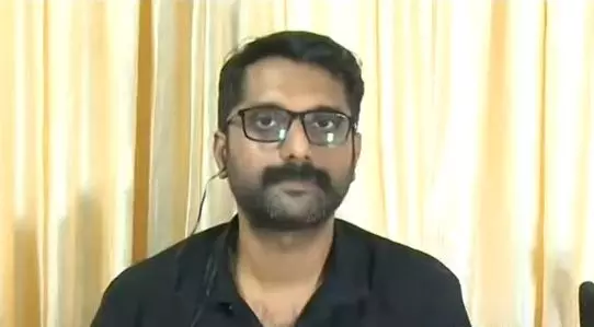 അറസ്റ്റ് ഭയക്കുന്നു; വിജിലൻസ് നീക്കത്തിനെതിരെ നിയമനടപടി ആലോചിക്കുമെന്ന് സരിത് അറസ്റ്റ് ഭയക്കുന്നു; വിജിലൻസ് നീക്കത്തിനെതിരെ നിയമനടപടി ആലോചിക്കുമെന്ന് സരിത്