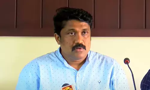 സ്വപ്നയുടെ ആരോപണം ആർ.എസ്.എസ് ഗൂഢാലോചന, പി.സി ജോർജ് വെറും ചട്ടുകം; സർക്കാർ അന്വേഷണം പ്രഖ്യാപിക്കണമെന്ന് ഡി.വൈ.എഫ്.ഐ സ്വപ്നയുടെ ആരോപണം ആർ.എസ്.എസ് ഗൂഢാലോചന, പി.സി ജോർജ് വെറും ചട്ടുകം; സർക്കാർ അന്വേഷണം പ്രഖ്യാപിക്കണമെന്ന് ഡി.വൈ.എഫ്.ഐ