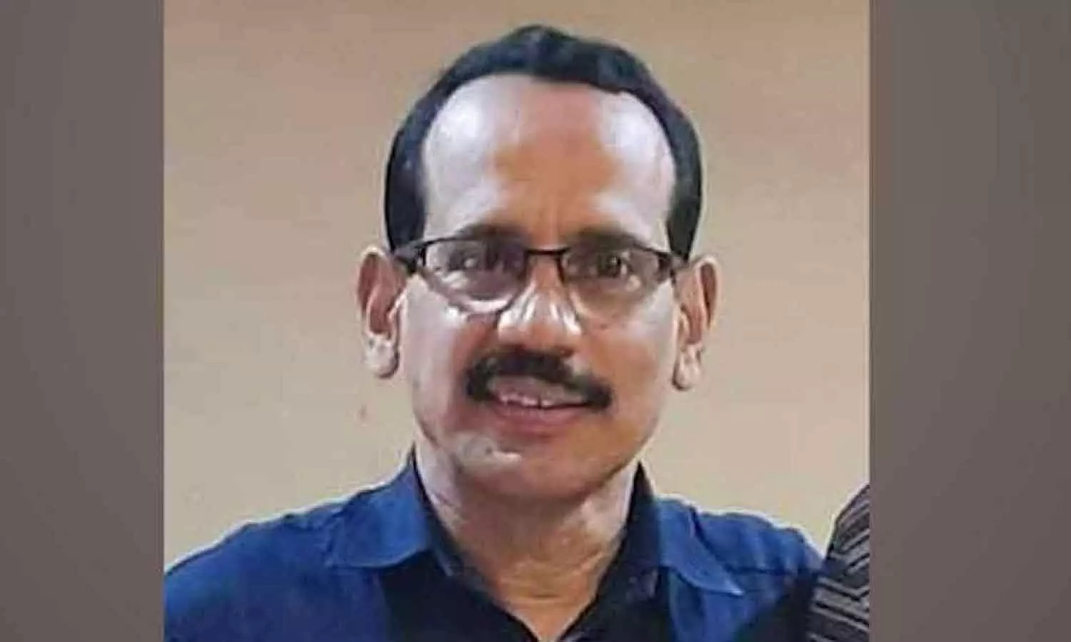 സെന്റ് ജമ്മാസ് സ്കൂളിലെ മുൻ അധ്യാപകൻ ശശി കുമാറിനെതിരായ പീഡനപരാതി; പൊലീസ് അന്വേഷണത്തിൽ വീഴ്ചയെന്ന് ആക്ഷേപം സെന്റ് ജമ്മാസ് സ്കൂളിലെ മുൻ അധ്യാപകൻ ശശി കുമാറിനെതിരായ പീഡനപരാതി; പൊലീസ് അന്വേഷണത്തിൽ വീഴ്ചയെന്ന് ആക്ഷേപം