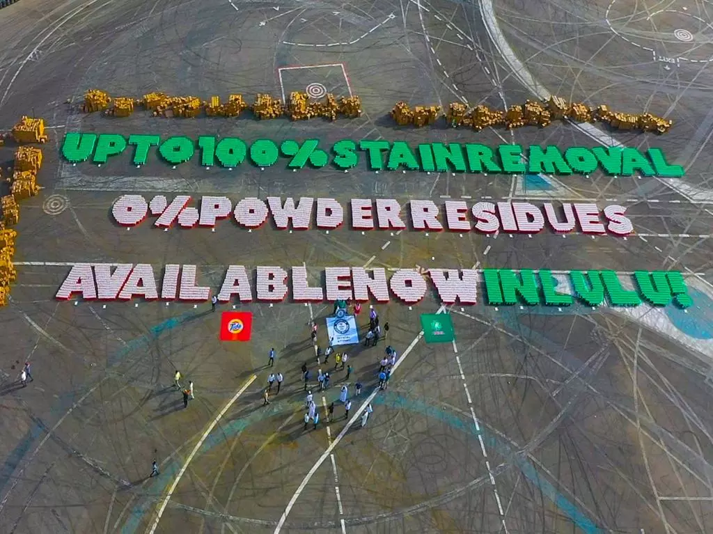 ഗിന്നസ് ബുക്ക് റെക്കോര്ഡില് ഇടം നേടി സോപ്പുപൊടി പാക്കറ്റുകള്കൊണ്ടാരുക്കിയ പരസ്യവാചകം ഗിന്നസ് ബുക്ക് റെക്കോര്ഡില് ഇടം നേടി സോപ്പുപൊടി പാക്കറ്റുകള്കൊണ്ടാരുക്കിയ പരസ്യവാചകം