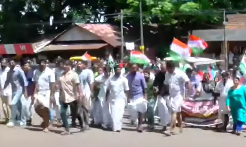 മുഖ്യമന്ത്രിയുടെ രാജി ആവശ്യപ്പെട്ട് സംസ്ഥാനത്ത് ഇന്നും പ്രതിപക്ഷ പ്രതിഷേധം