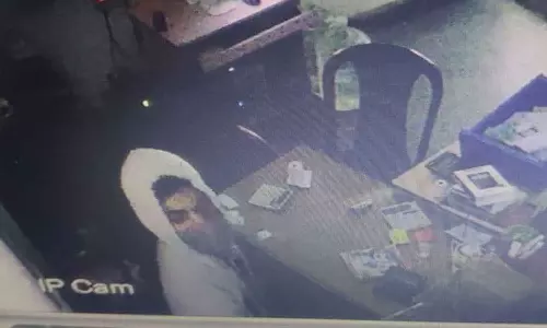 കൊച്ചി ചെറായി പെട്രോൾ പമ്പിലും കവർച്ച; മൊബൈൽ ഫോണും 1,35,000 രൂപയും കവർന്നു