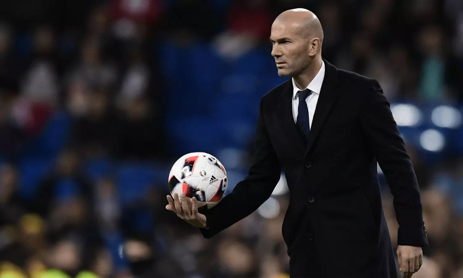 പി.എസ്.ജിയെ പരിശീലിപ്പിക്കാൻ സിദാൻ എത്തണം: മാക്രോൺ