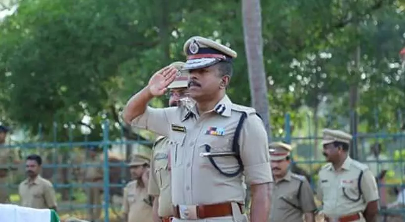 ഷാജ് കിരണുമായി സംസാരിച്ചു; വിജിലന്സ് മേധാവിയെ മാറ്റാന് മുഖ്യമന്ത്രിയുടെ നിര്ദേശം ഷാജ് കിരണുമായി സംസാരിച്ചു; വിജിലന്സ് മേധാവിയെ മാറ്റാന് മുഖ്യമന്ത്രിയുടെ നിര്ദേശം