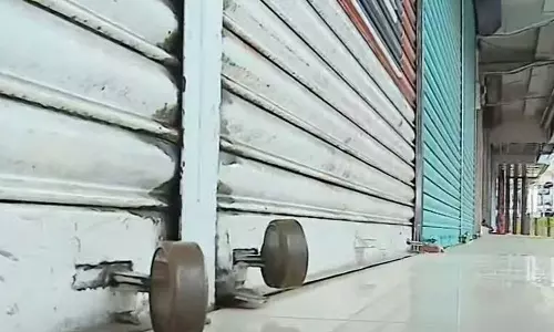 ഇടുക്കിയിൽ ഹർത്താൽ തുടങ്ങി; കുമളിയിലും ശാന്തൻപാറയിലും വാഹനങ്ങൾ തടഞ്ഞു