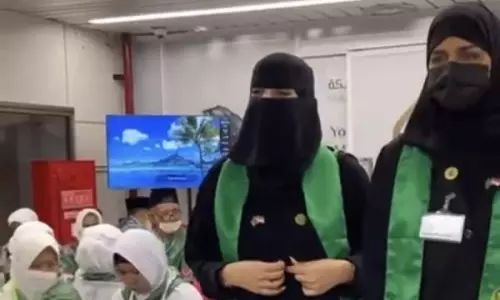 മക്ക റൂട്ട് ഇനിഷ്യേറ്റീവ്; തീര്‍ഥാടകരെ സഹായിക്കാനായി   വനിതാ ഉദ്യോഗസ്ഥരെ വിദേശത്തേക്കയച്ച് സൗദി