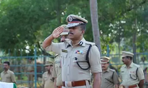 ഷാജ് കിരണുമായി സംസാരിച്ചു; വിജിലന്സ് മേധാവിയെ മാറ്റാന് മുഖ്യമന്ത്രിയുടെ നിര്ദേശം ഷാജ് കിരണുമായി സംസാരിച്ചു; വിജിലന്സ് മേധാവിയെ മാറ്റാന് മുഖ്യമന്ത്രിയുടെ നിര്ദേശം