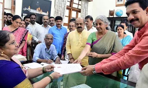 രാജ്യസഭാ തെരഞ്ഞെടുപ്പ്: കര്ണാടകയില് മൂന്ന് സീറ്റില് ബി.ജെ.പി, ഒരു സീറ്റ് കോണ്ഗ്രസിന് രാജ്യസഭാ തെരഞ്ഞെടുപ്പ്: കര്ണാടകയില് മൂന്ന് സീറ്റില് ബി.ജെ.പി, ഒരു സീറ്റ് കോണ്ഗ്രസിന്