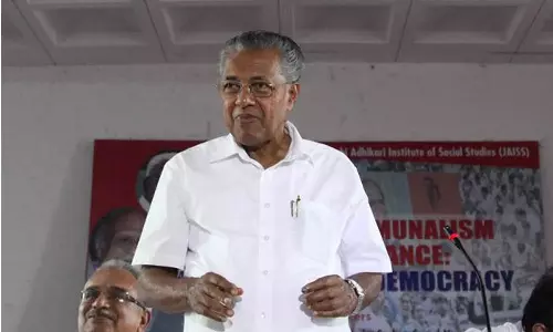 മുഖ്യമന്ത്രിയുടെ പരിപാടികൾക്ക് കനത്ത സുരക്ഷ: പൊലീസ് നടപടിയിൽ വലഞ്ഞ് ജനം മുഖ്യമന്ത്രിയുടെ പരിപാടികൾക്ക് കനത്ത സുരക്ഷ: പൊലീസ് നടപടിയിൽ വലഞ്ഞ് ജനം