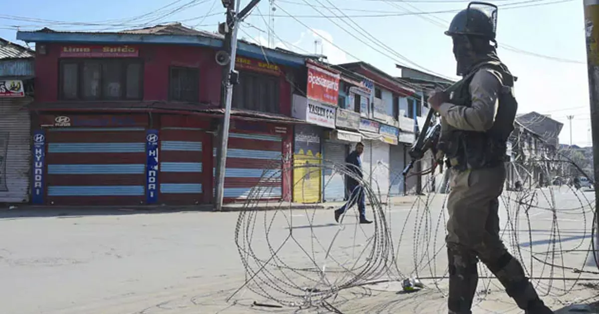 കശ്മീരില്‍ മൂന്നു ഭീകരരെ സൈന്യം ഏറ്റുമുട്ടലില്‍ വധിച്ചു