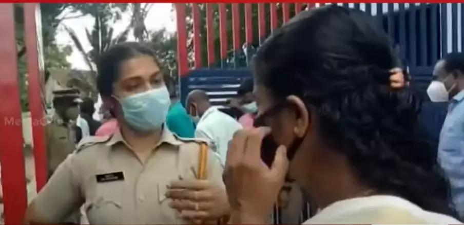 മുഖ്യമന്ത്രിയുടെ കോഴിക്കോട്ടെ പരിപാടിയിലും കറുത്ത മാസ്കിന് വിലക്ക്; വന്‍ സുരക്ഷ