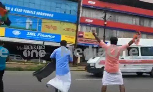 മുഖ്യമന്ത്രിക്കെതിരെ വീണ്ടും കരിങ്കൊടി