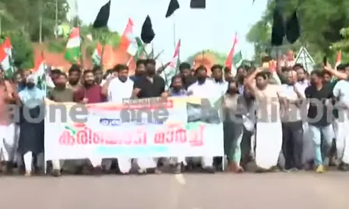 മുഖ്യമന്ത്രിക്കെതിരെ മലപ്പുറത്ത് വന്‍ പ്രതിഷേധം; കുറ്റിപ്പുറത്ത് പൊലീസും പ്രതിഷേധക്കാരും ഏറ്റുമുട്ടി