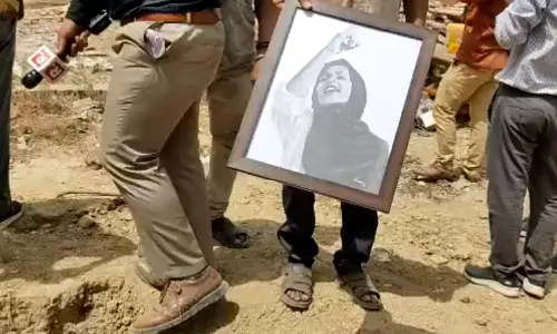 നിങ്ങൾ വീട്ടിൽ സംസാരിക്കുന്നതൊക്കെ എന്താണ്?; പൊലീസ് ചോദിച്ചത് വിചിത്ര ചോദ്യങ്ങളെന്ന് മുഹമ്മദ് ജാവേദിന്റെ മകൾ