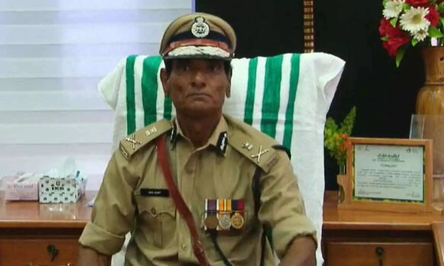 പൊതുജനത്തെ ദീർഘനേരം വഴിയിൽ തടയുന്നില്ല; കറുപ്പ് വിലക്കരുതെന്ന് നിർദേശിച്ചിരുന്നു: ഡിജിപി പൊതുജനത്തെ ദീർഘനേരം വഴിയിൽ തടയുന്നില്ല; കറുപ്പ് വിലക്കരുതെന്ന് നിർദേശിച്ചിരുന്നു: ഡിജിപി