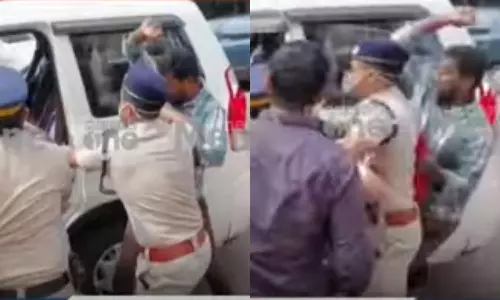 മുഖ്യമന്ത്രിക്ക് നേരെ കരിങ്കൊടി; കെ.എസ്.യു നേതാവിനെ പൊലീസിനു മുന്നിലിട്ട് മർദിച്ച് സിപിഎം പ്രവർത്തകർ മുഖ്യമന്ത്രിക്ക് നേരെ കരിങ്കൊടി; കെ.എസ്.യു നേതാവിനെ പൊലീസിനു മുന്നിലിട്ട് മർദിച്ച് സിപിഎം പ്രവർത്തകർ