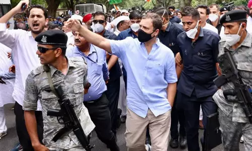 രാഹുല് ഗാന്ധിയെ രണ്ടാം ദിവസവും ചോദ്യംചെയ്യുന്നു; എ.ഐ.സി.സി ആസ്ഥാനത്ത് സംഘര്ഷം രാഹുല് ഗാന്ധിയെ രണ്ടാം ദിവസവും ചോദ്യംചെയ്യുന്നു; എ.ഐ.സി.സി ആസ്ഥാനത്ത് സംഘര്ഷം