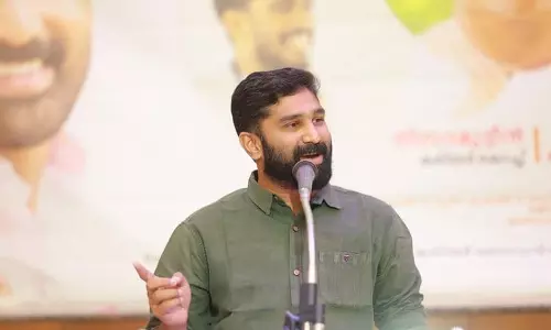 കമ്മ്യൂണിസ്റ്റുകളെപ്പോലെ ഫ്രോഡുകളും ഇരട്ടത്താപ്പുകാരും വേറെയുണ്ടോ?; യെച്ചൂരിയുടെ പഴയ ട്വീറ്റ് കുത്തിപ്പൊക്കി ബല്‍റാം