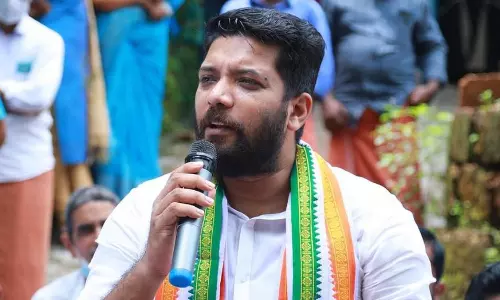 വിമാനത്തില്‍ അക്രമം കാണിച്ചത് ഇ.പി ജയരാജന്‍: ഷാഫി പറമ്പില്‍